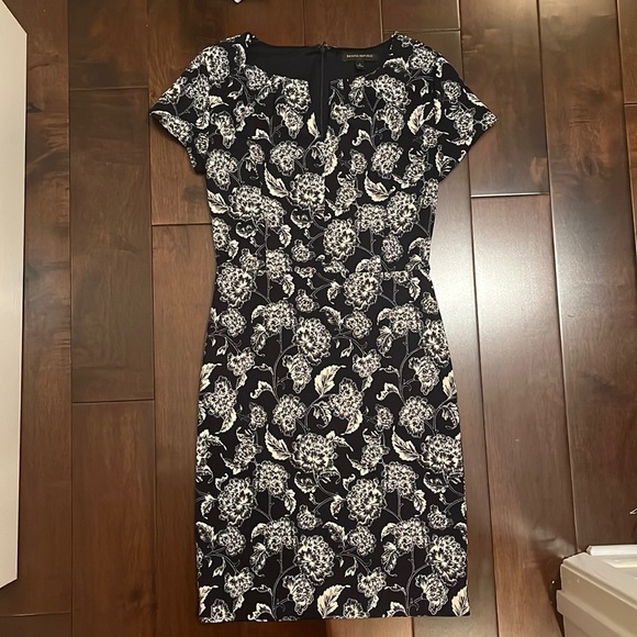 Banana Republic Dresses & Skirts - Banana republic dark blue floral midi dress